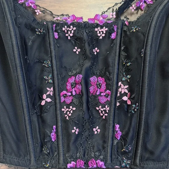 Victoria’s Secret (NWT) Very sexy floral embroidered corset lingerie top - Picture 4 of 8